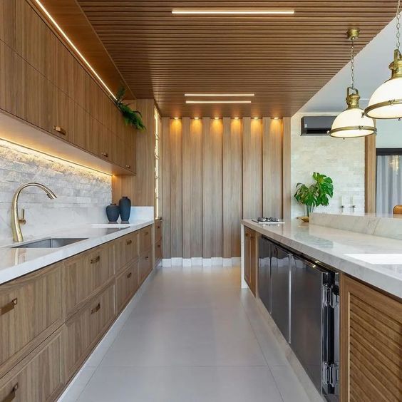 Thi công tấm ốp lam sóng trần bếp