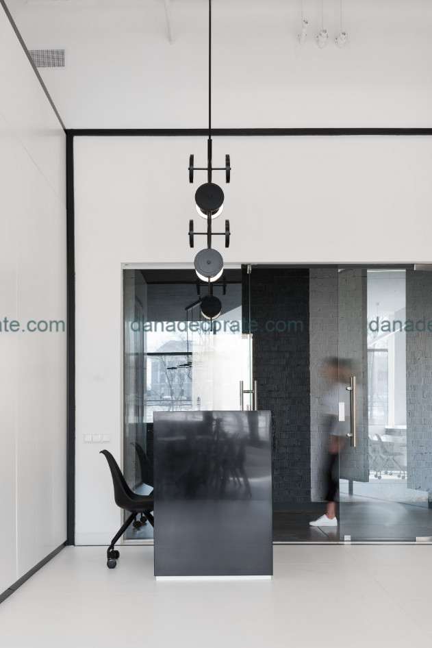 Thiết kế thi công nội thất showroom gạch trang trí tại Đà Nẵng